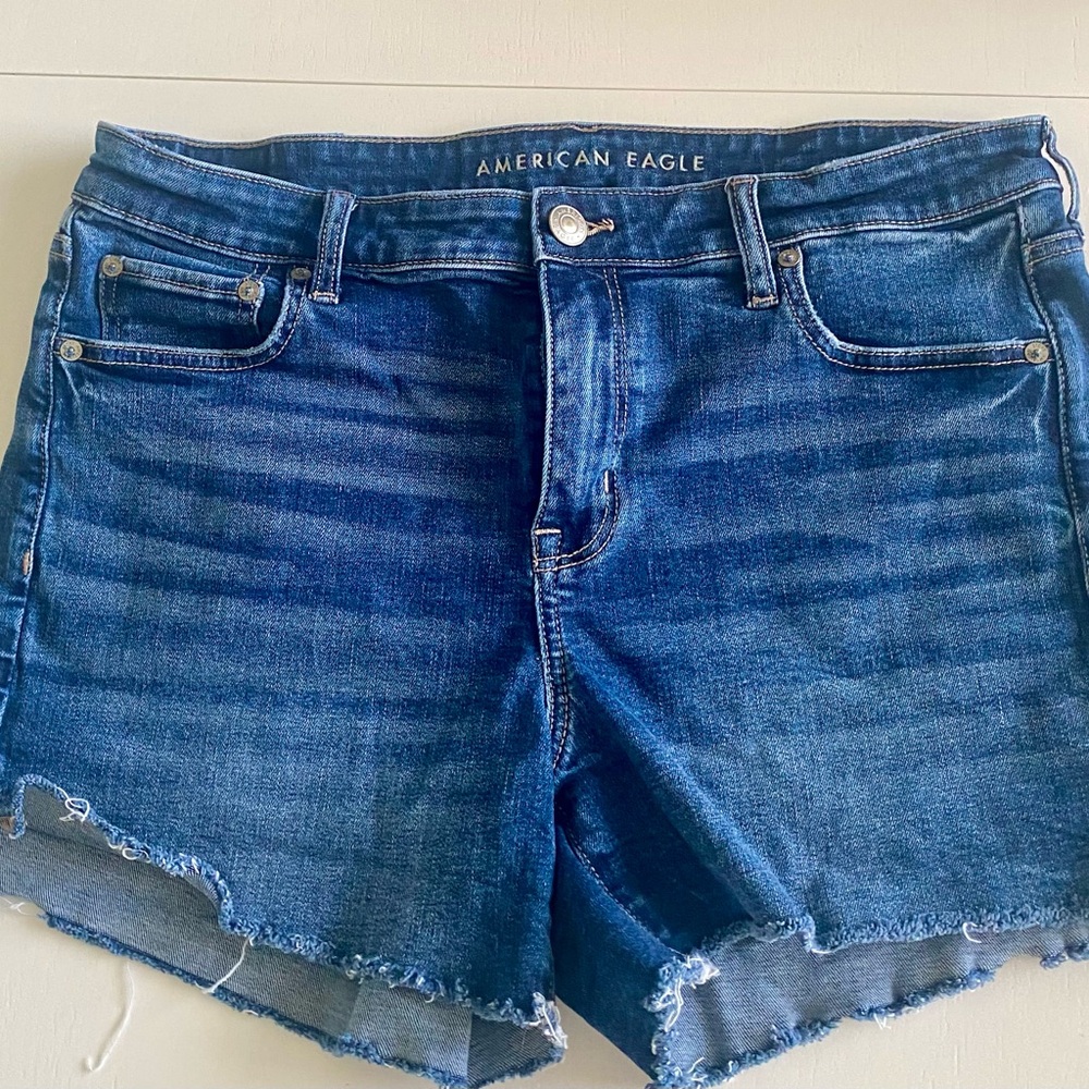 American Eagle Midi Stretch Shorts size 16